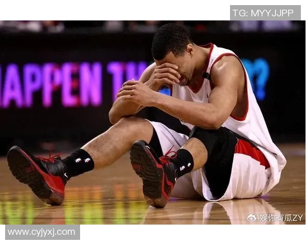 兰多夫怒吼姚明赛场争锋激战重燃篮球激情瞬间 兰多夫怒吼姚明赛场争锋激战重燃篮球激情瞬间