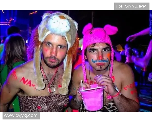 足球明星与怪兽的奇幻对决壁纸尽在这里尽情下载与分享