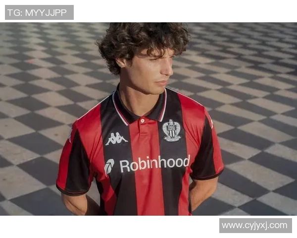 探秘足球明星球衣尺寸背后的秘密与影响因素分析