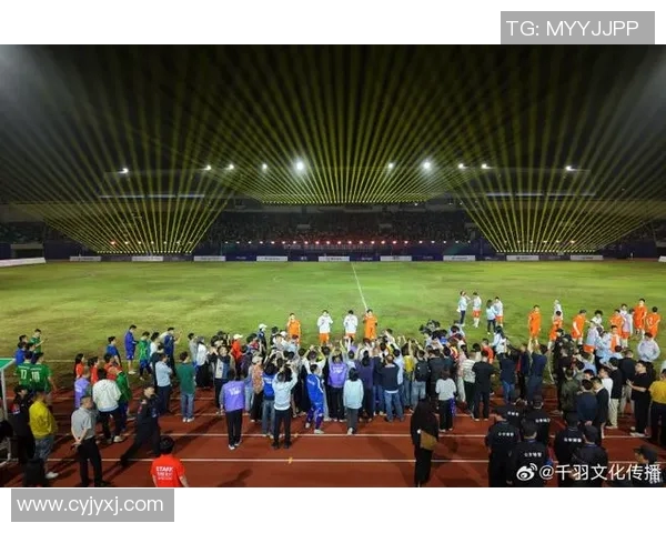 足球明星之子闪耀绿茵场精彩进球引发全场欢呼与热议 足球明星之子闪耀绿茵场精彩进球引发全场欢呼与热议