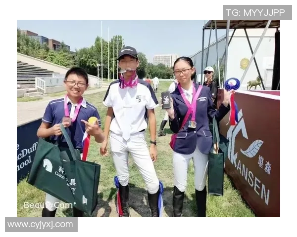 从贫困到荣耀足球明星们的童年艰辛与奋斗历程