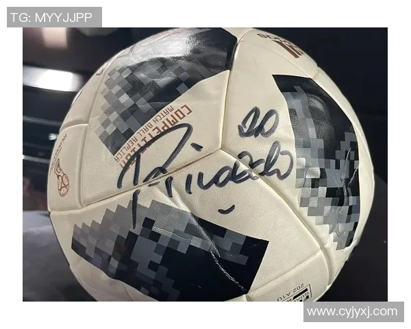 足球明星亲自签名球星足球，珍藏版球迷必备的梦想之物
