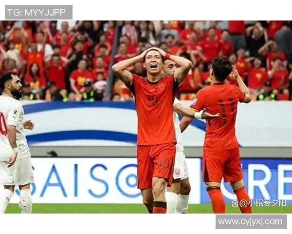 足球明星意外摔倒引热议网友质疑碰瓷真相揭秘